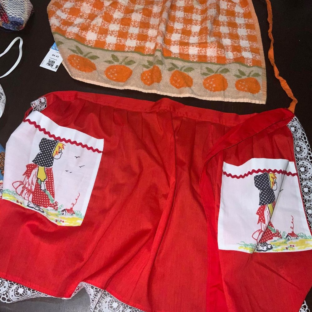 Lot of 9 Vintage Apron's